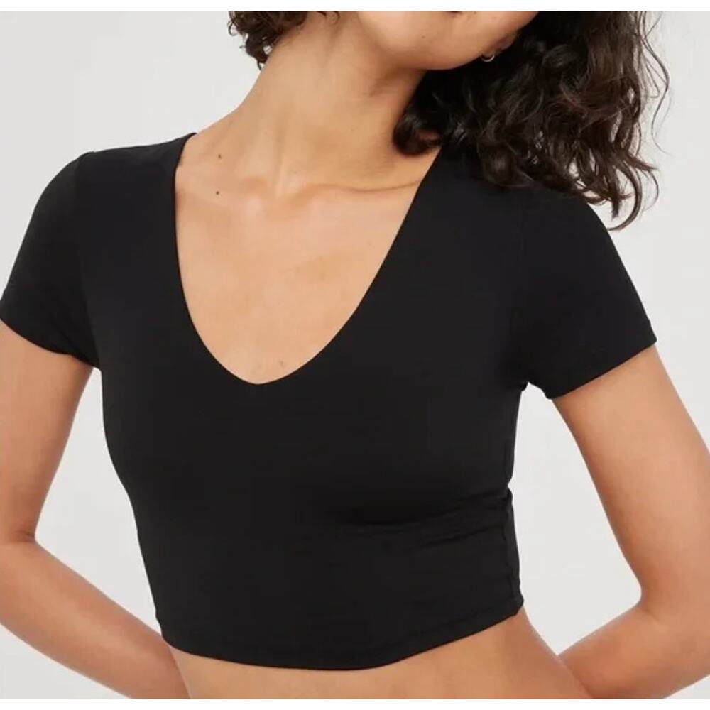Aerie Black V-Neck Crop Top Size M NWT